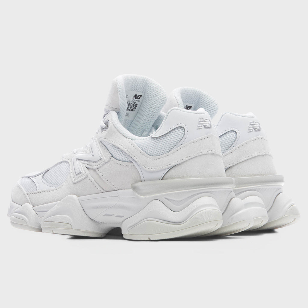 9060 - Reflection/White