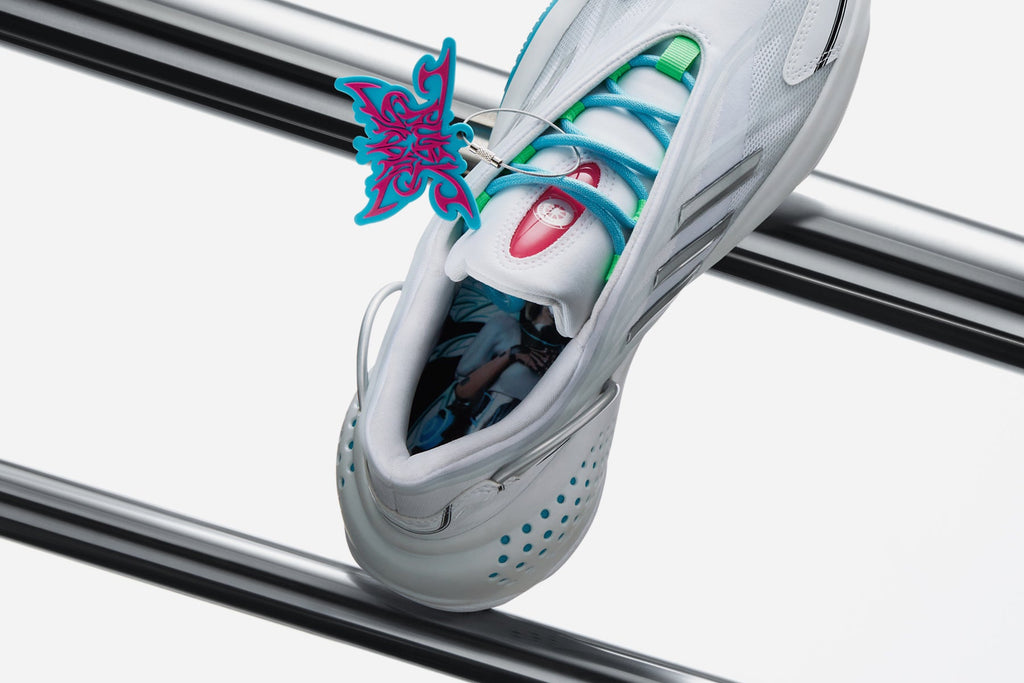 9100M Ozrah - Cloud White/Silver Metallic/Shock Pink