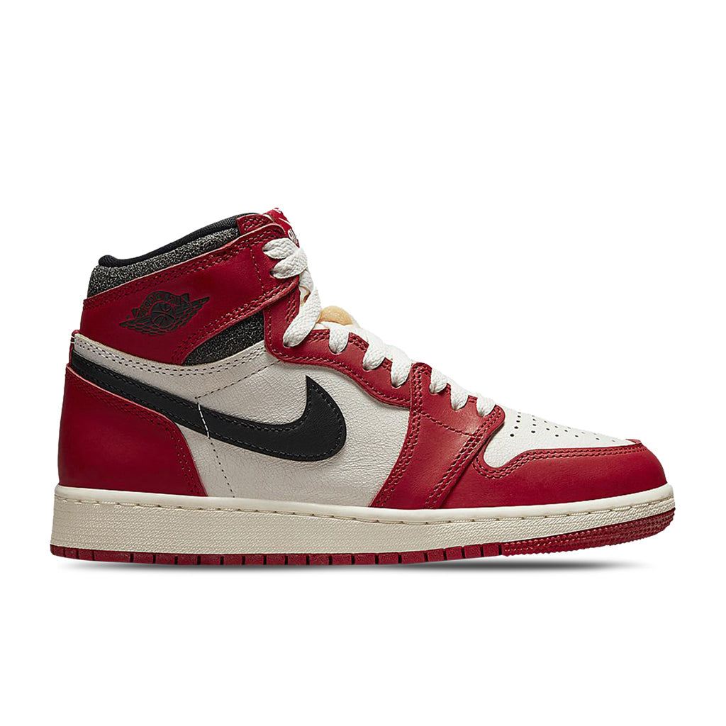 Air Jordan 1 Retro High OG 'Chicago' (GS) - Varsity Red/Black/Muslin