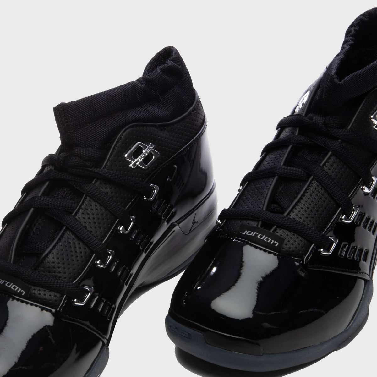 17 Low SP 'Black Patent' - Black/Metallic Silver