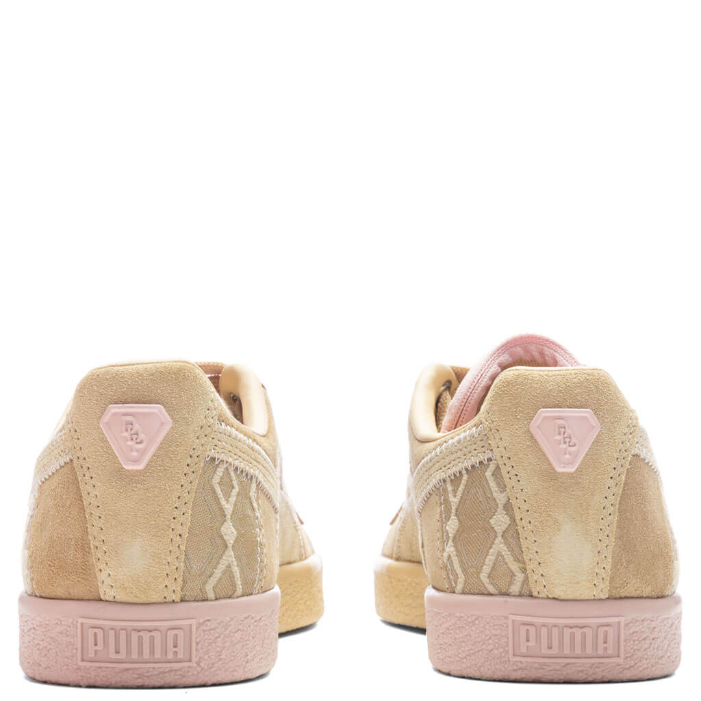 Women's Clyde Pre-Game Runway - Croissant/Rose Dust