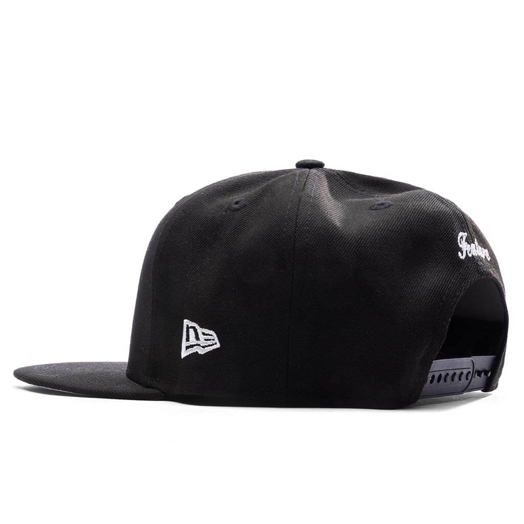 Old English Plaza Snapback - Black/Snow Grey