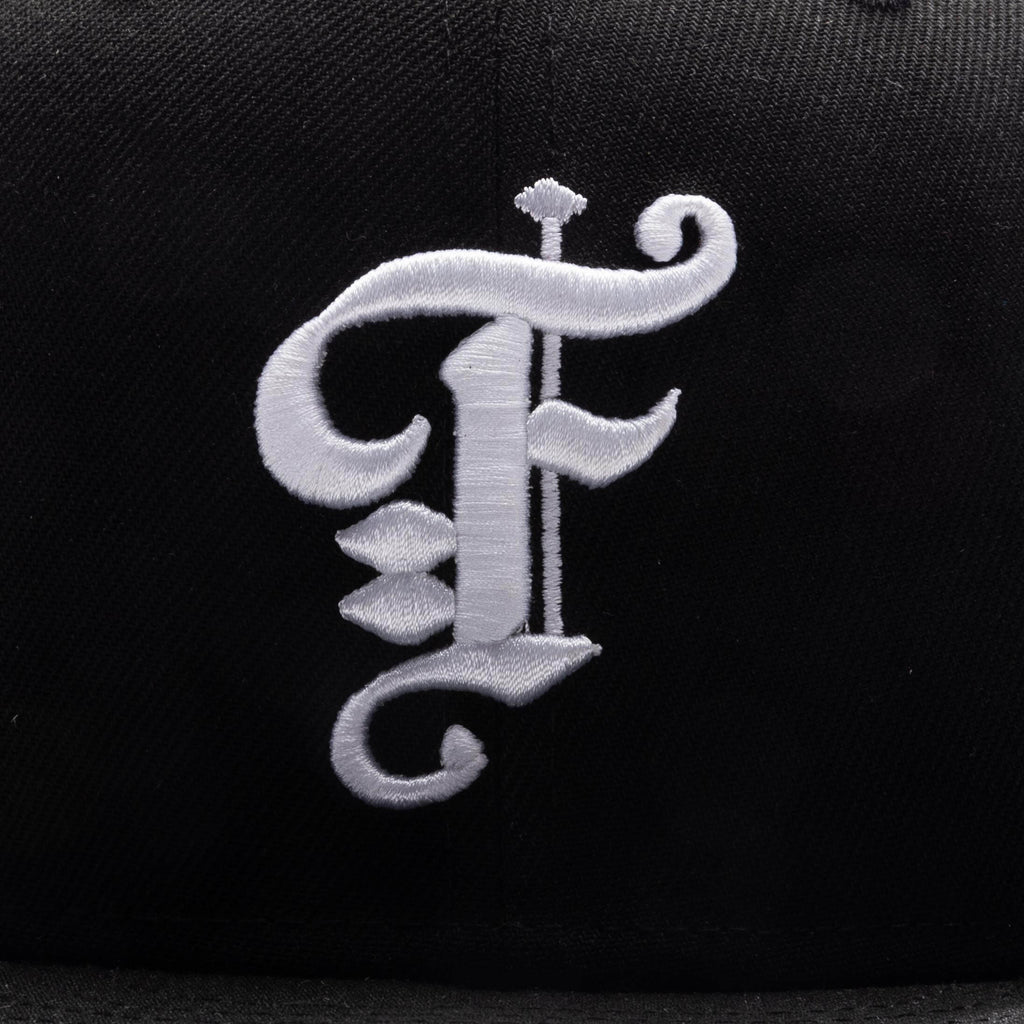 Old English Scottsdale Fitted - Black/Snow Grey