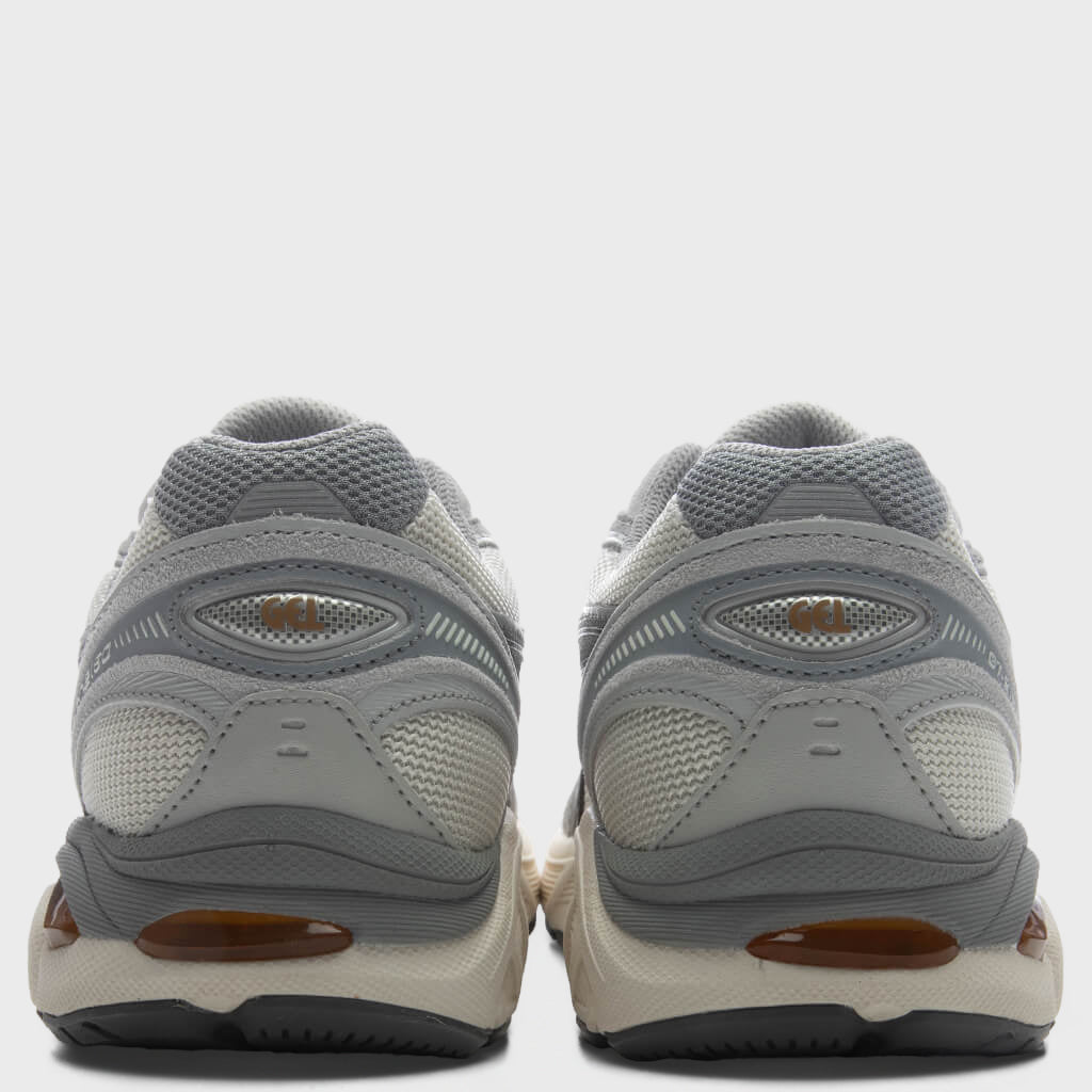 GT-2160 - Cream/Carbon