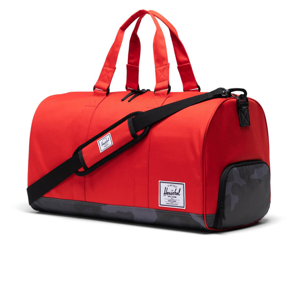 Novel Duffle - Fiery Red/Night Camo