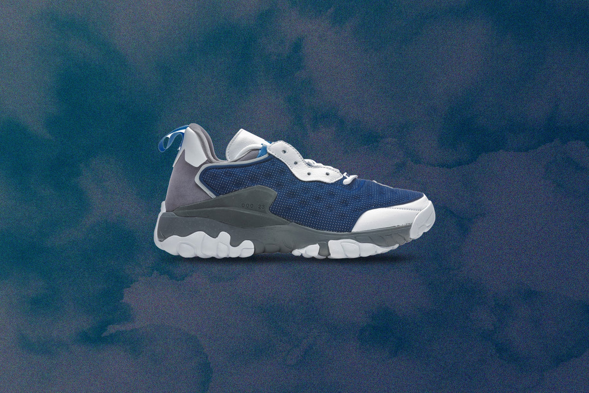 Delta 2 SP 'Flint' - White/University Blue/Iron Grey