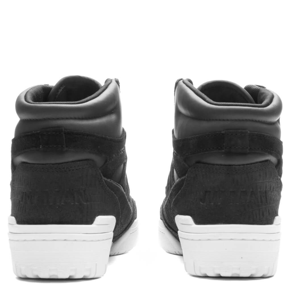 650 - Black/White