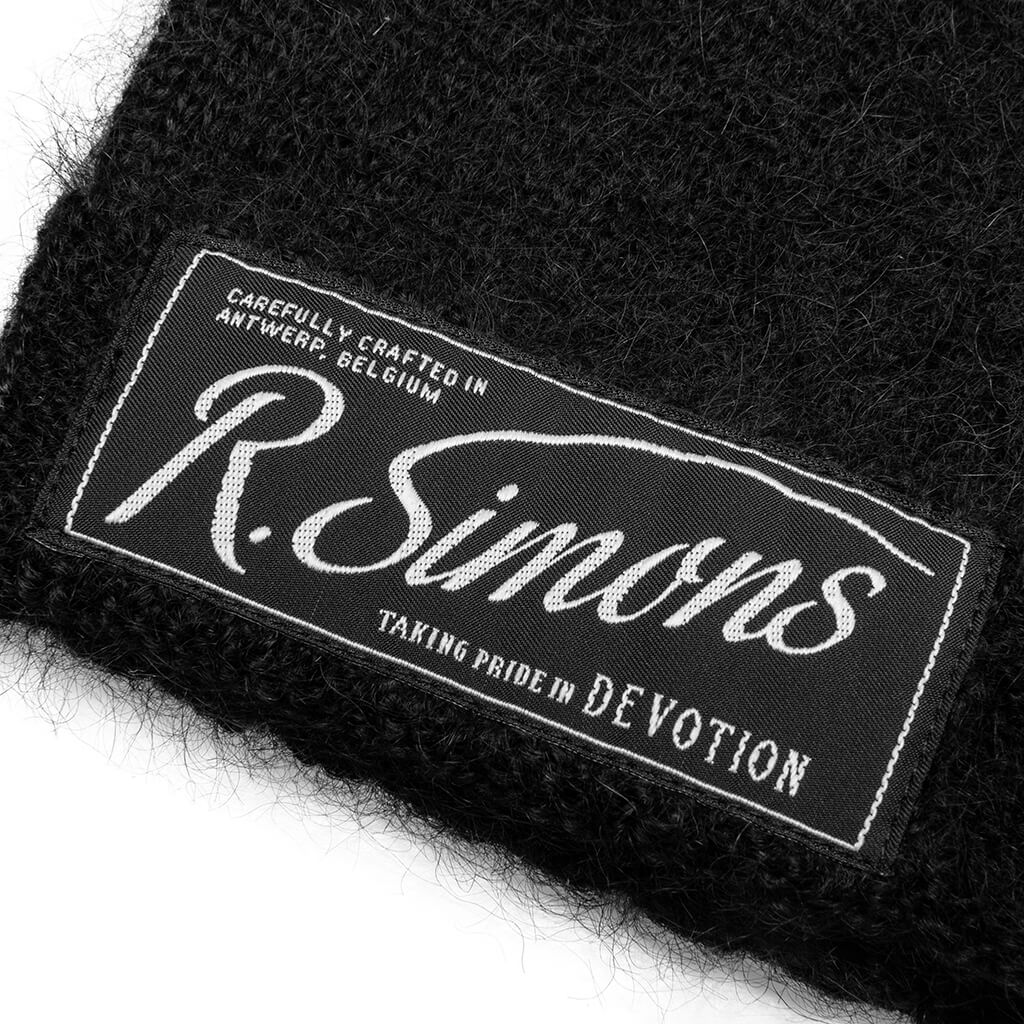 Knit Beanie With Woven Label - Black