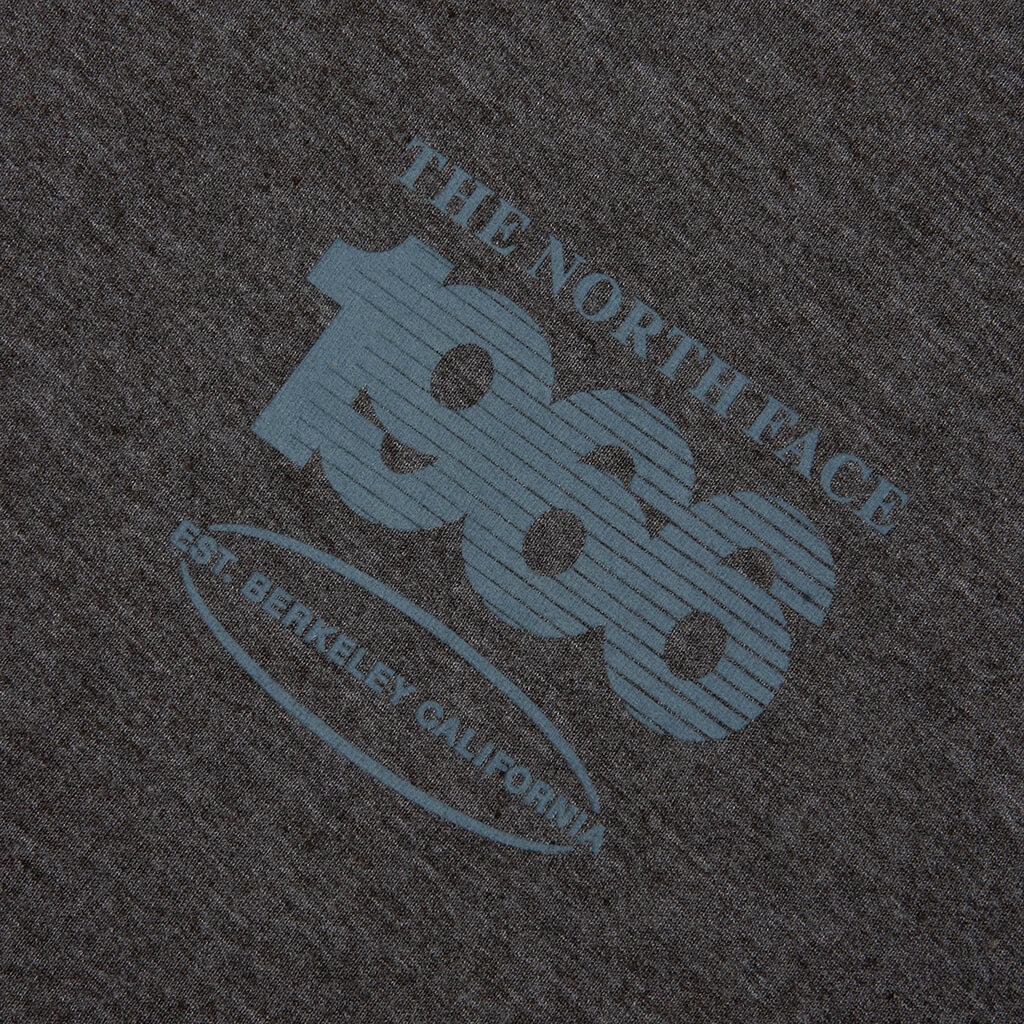 Tri-Blend Logo Play S/S Tee - TNF Black Heather