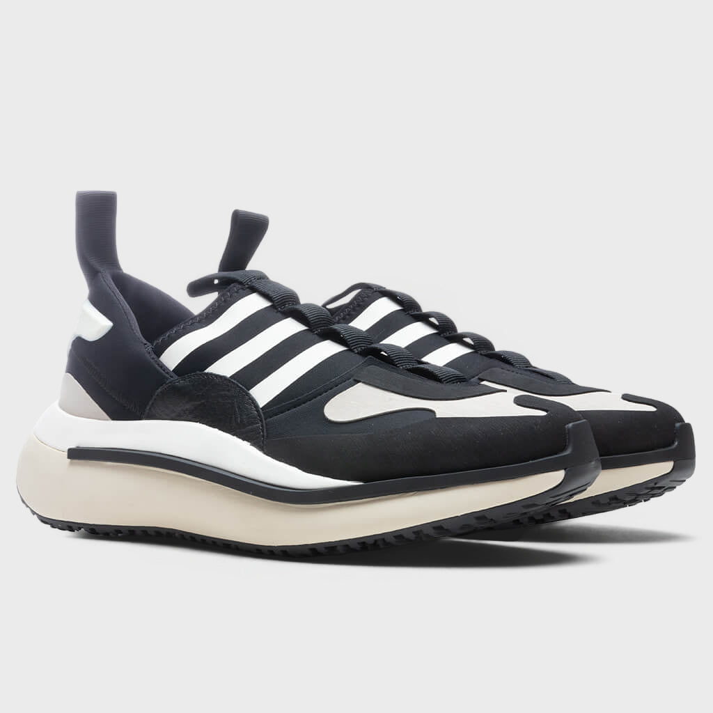 Qisan Cozy - Black/Core White/Chalk Pearl