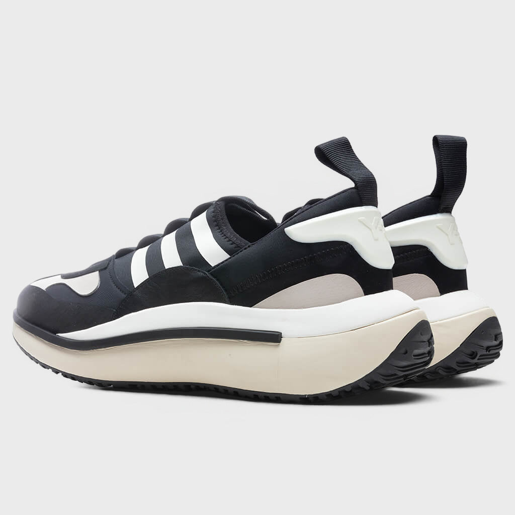 Qisan Cozy - Black/Core White/Chalk Pearl