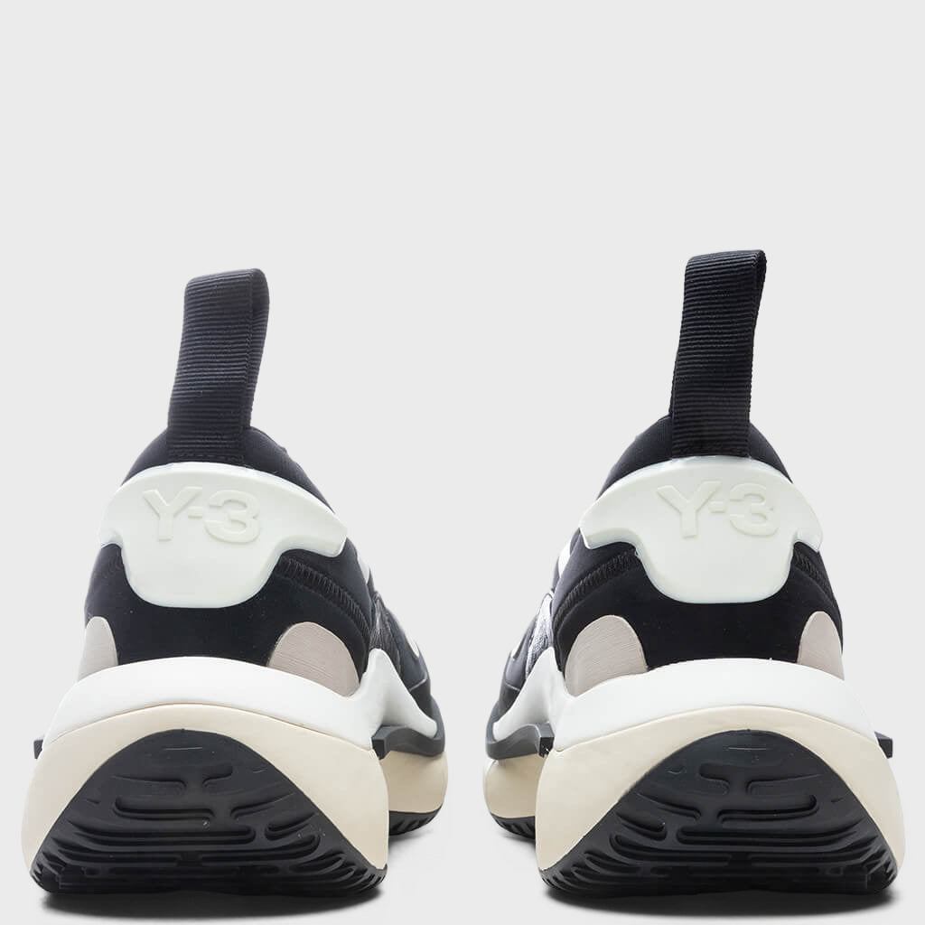 Qisan Cozy - Black/Core White/Chalk Pearl