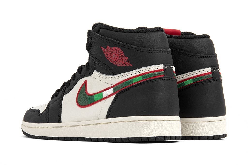 Air Jordan 1 Retro High OG - Black/Varsity Red