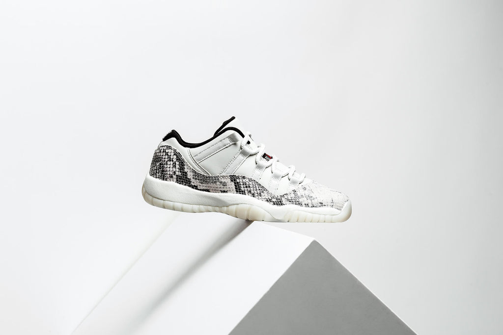 Air 11 Retro Low LE GS "Light Bone" - Light Bone/University Red