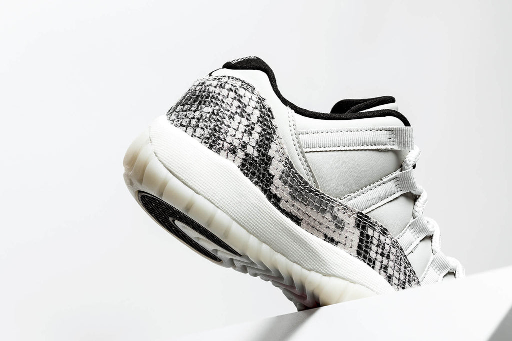 Air 11 Retro Low LE GS "Light Bone" - Light Bone/University Red