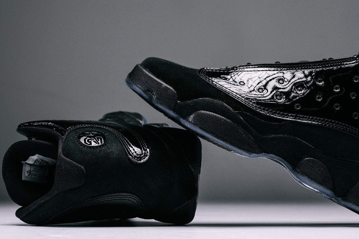 Air Jordan 13 Retro Youth "Cap and Gown" - Black/Black