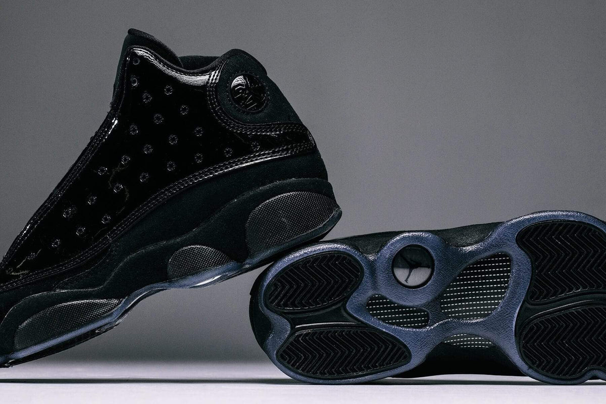 Air Jordan 13 Retro Youth "Cap and Gown" - Black/Black