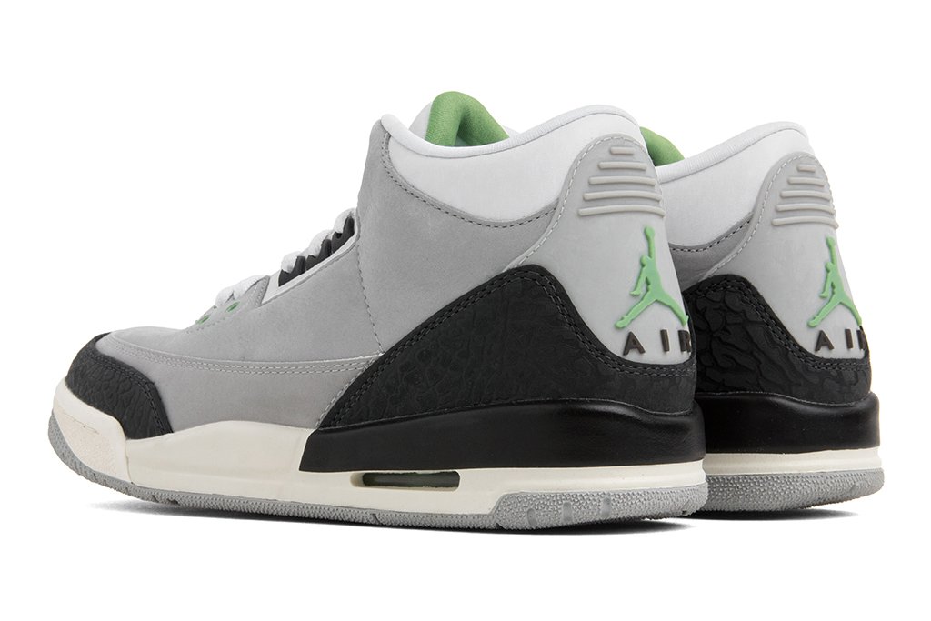 Air Jordan 3 Retro (GS) - Light Smoke Grey/Chlorophyll