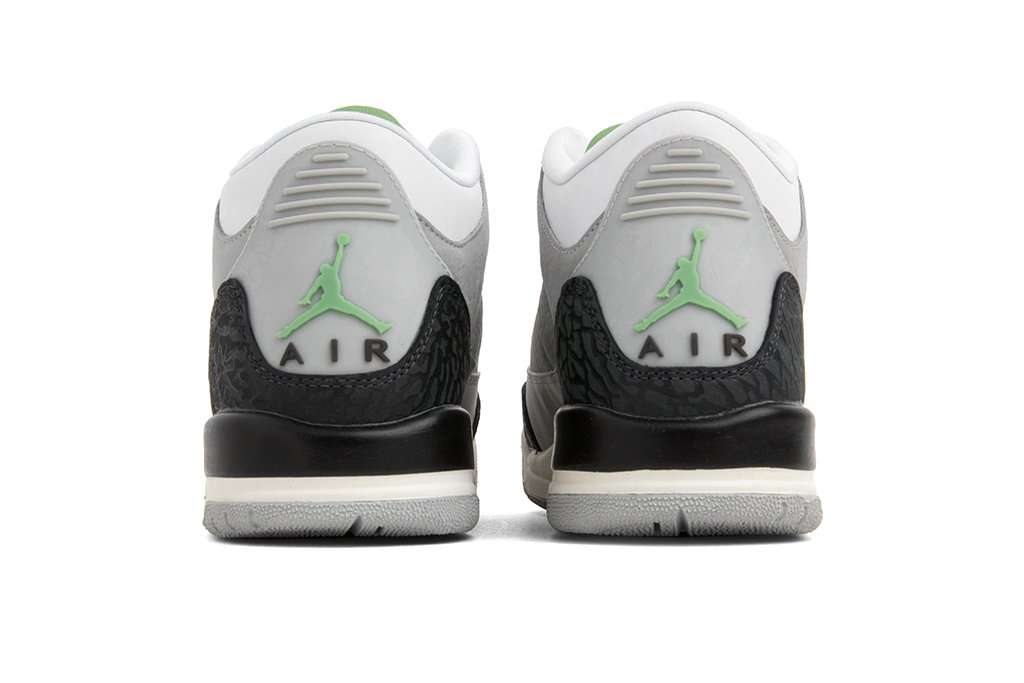 Air Jordan 3 Retro (GS) - Light Smoke Grey/Chlorophyll