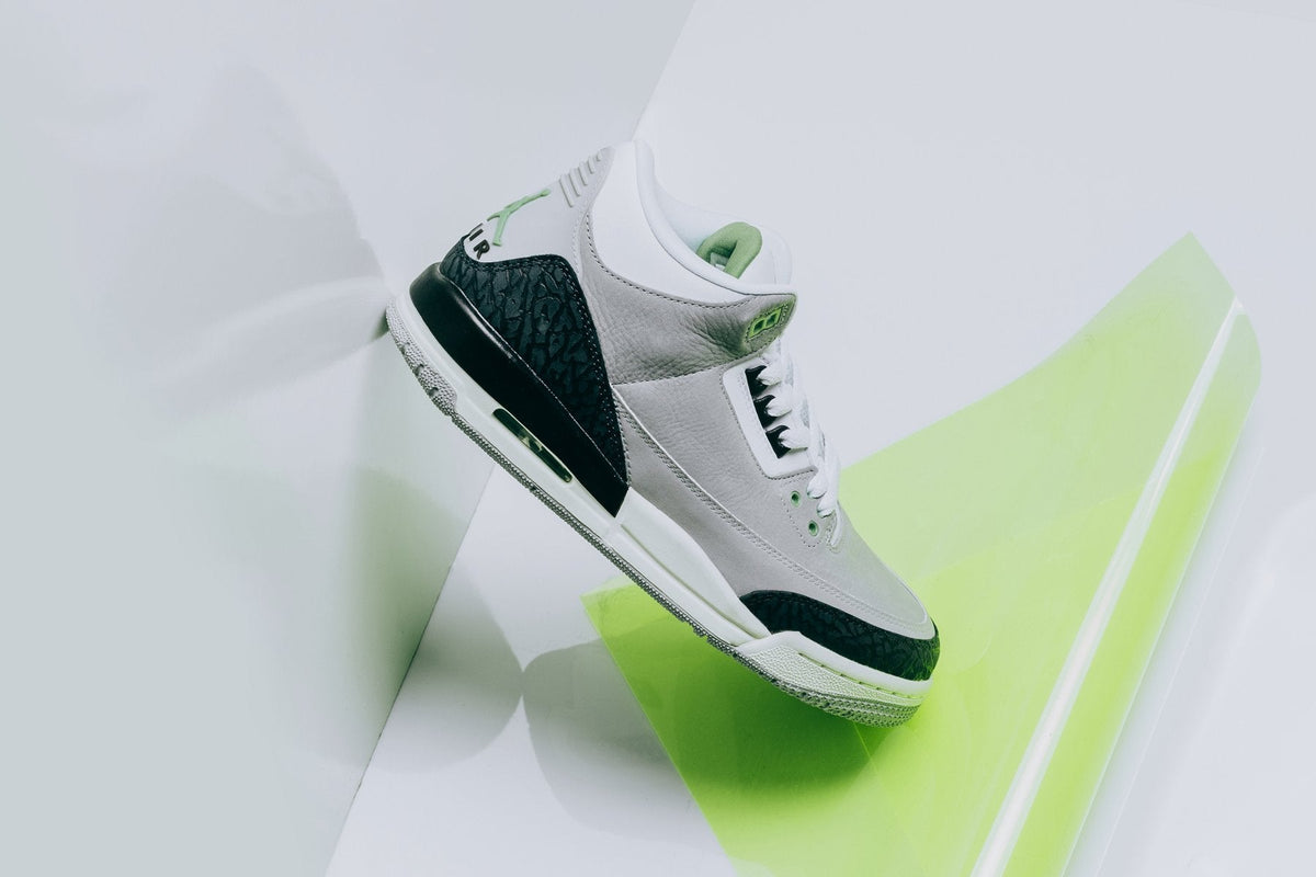Air Jordan 3 Retro (GS) - Light Smoke Grey/Chlorophyll