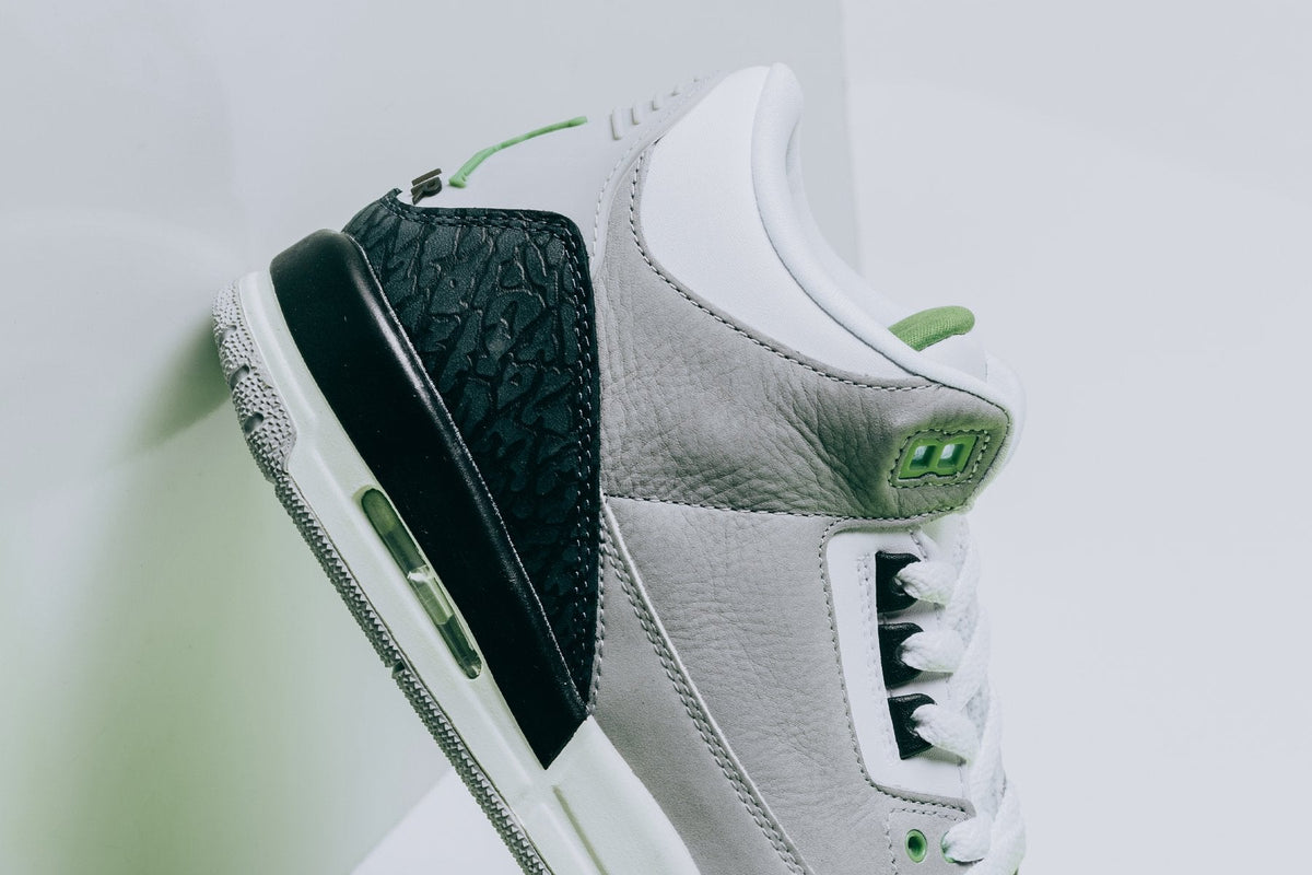 Air Jordan 3 Retro (GS) - Light Smoke Grey/Chlorophyll