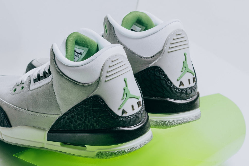 Air Jordan 3 Retro (GS) - Light Smoke Grey/Chlorophyll