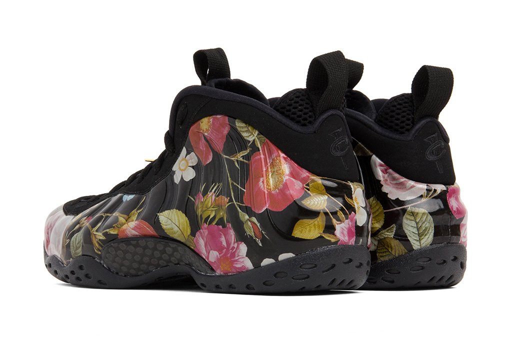 Nike Air Foamposite One - Black/Black/White