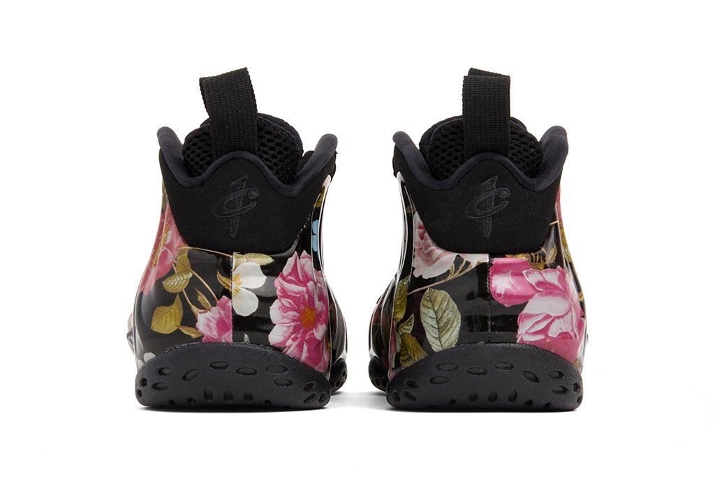 Nike Air Foamposite One - Black/Black/White