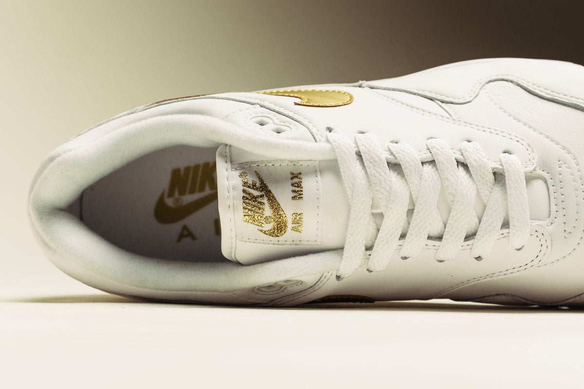 Air Max 90/1 - White/Metallic Gold-Black