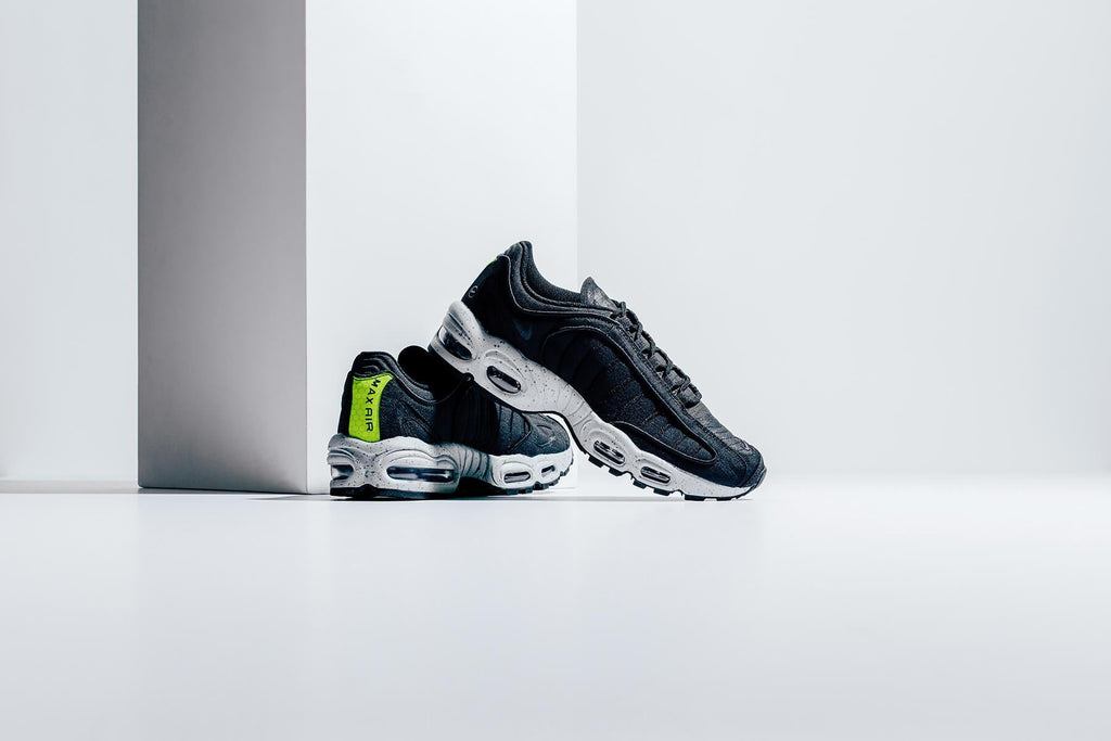 Air Max Tailwind IV SP - Black/Wolf Grey/Volt