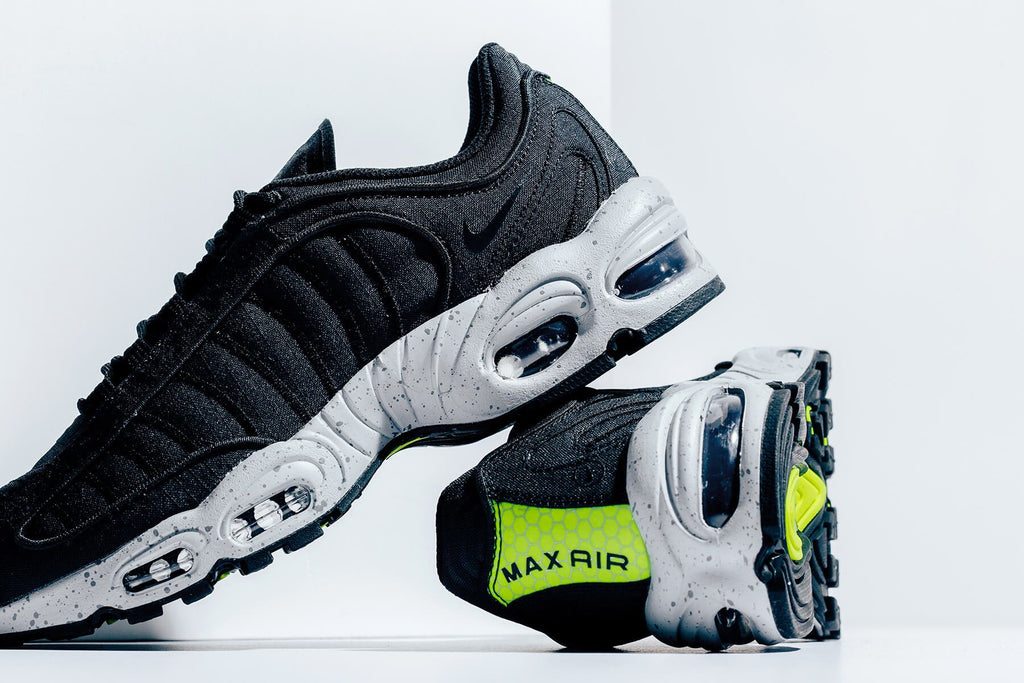 Air Max Tailwind IV SP - Black/Wolf Grey/Volt