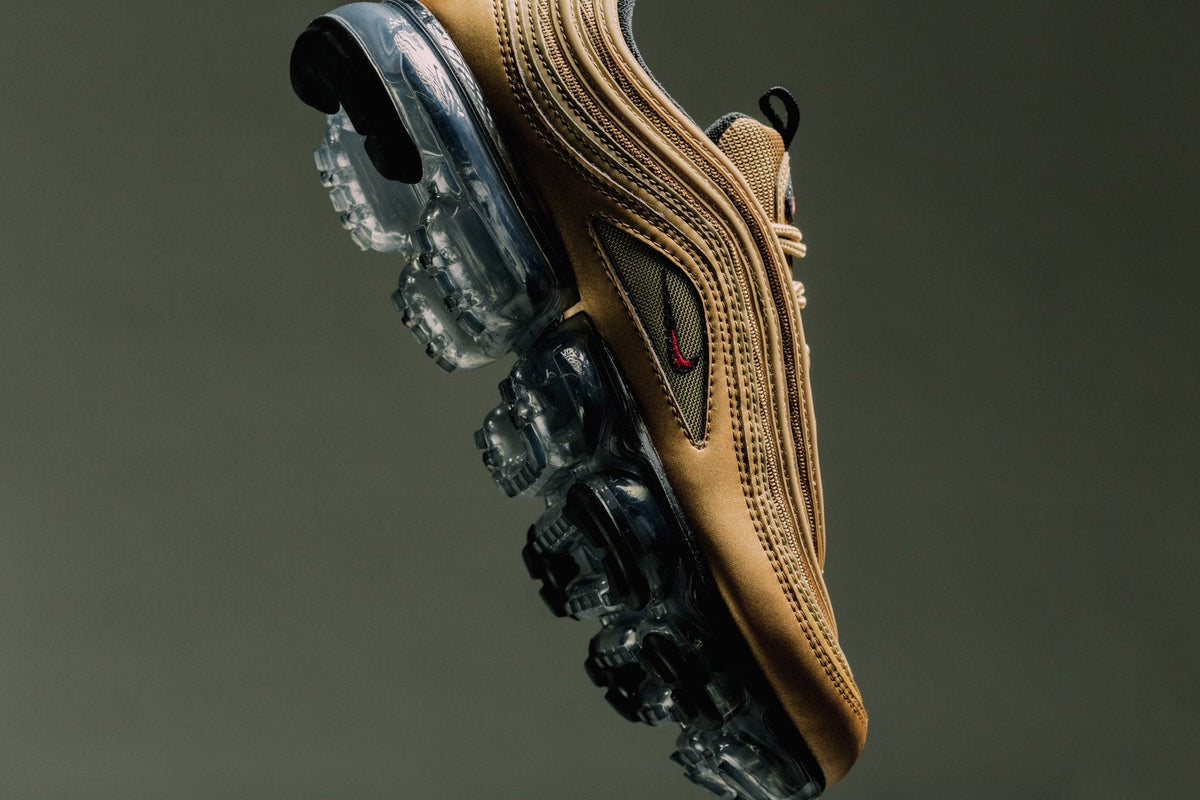 Air VaporMax 97 - Metallic Gold/Varsity Red/Black-White