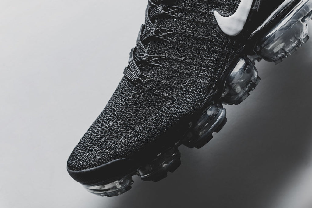 Air VaporMax Flyknit 2 - Black/White-Dark Grey/Metallic Silver