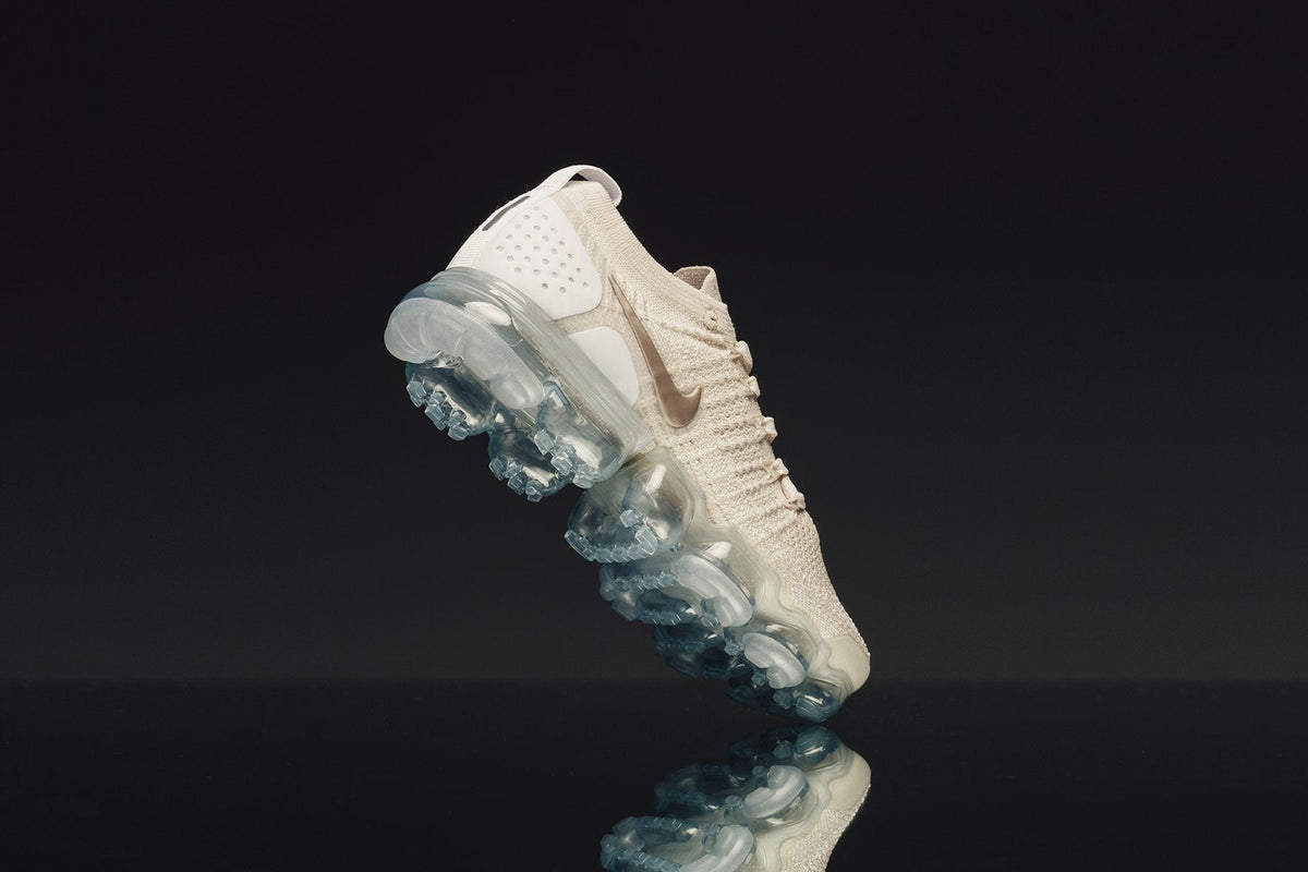 Women's Air VaporMax Flyknit 2 - Light Cream/MLTC Gold Star/White