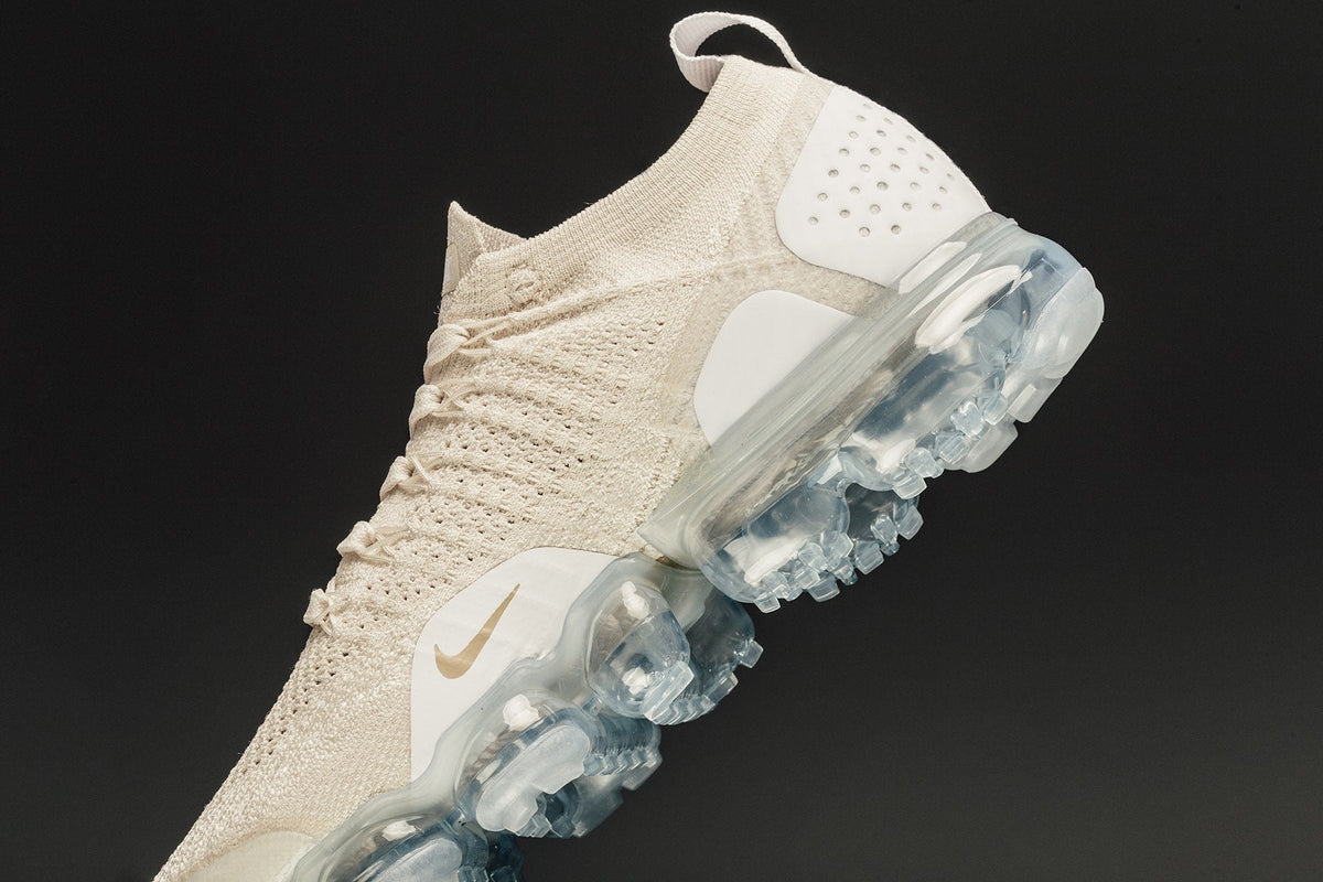 Women's Air VaporMax Flyknit 2 - Light Cream/MLTC Gold Star/White