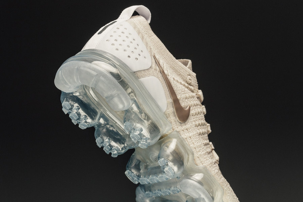 Women's Air VaporMax Flyknit 2 - Light Cream/MLTC Gold Star/White