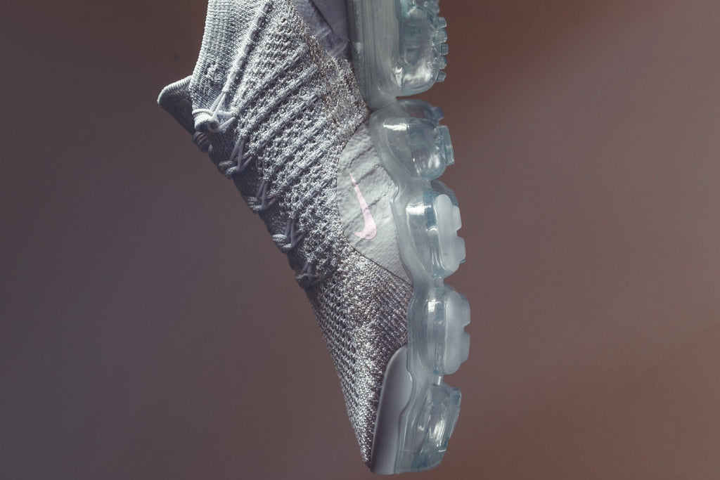 Women's Air VaporMax Flyknit 2 - Pure Platinum/Arctic Pink/White
