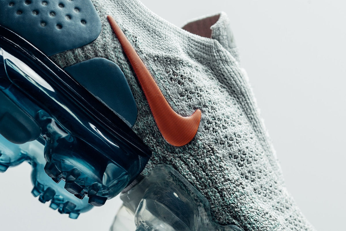 Women's Air VaporMax Flyknit MOC 2 - Light Silver/Campfire Orange