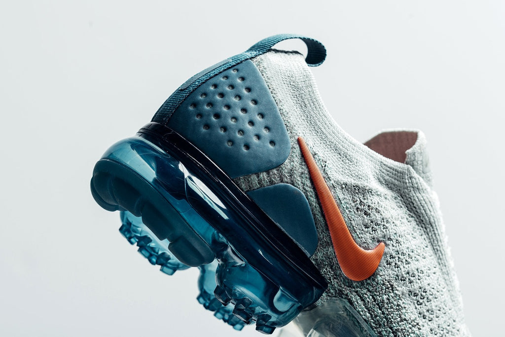 Women's Air VaporMax Flyknit MOC 2 - Light Silver/Campfire Orange