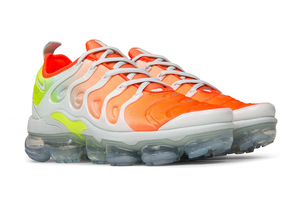 Women's Air VaporMax Plus - Barely Grey/Barely Grey/Total Crimson