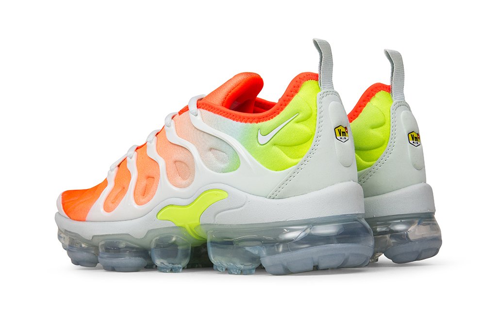 Women's Air VaporMax Plus - Barely Grey/Barely Grey/Total Crimson