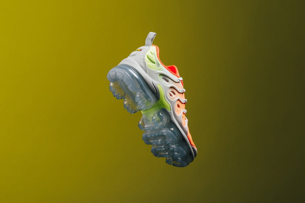 Women's Air VaporMax Plus - Barely Grey/Barely Grey/Total Crimson