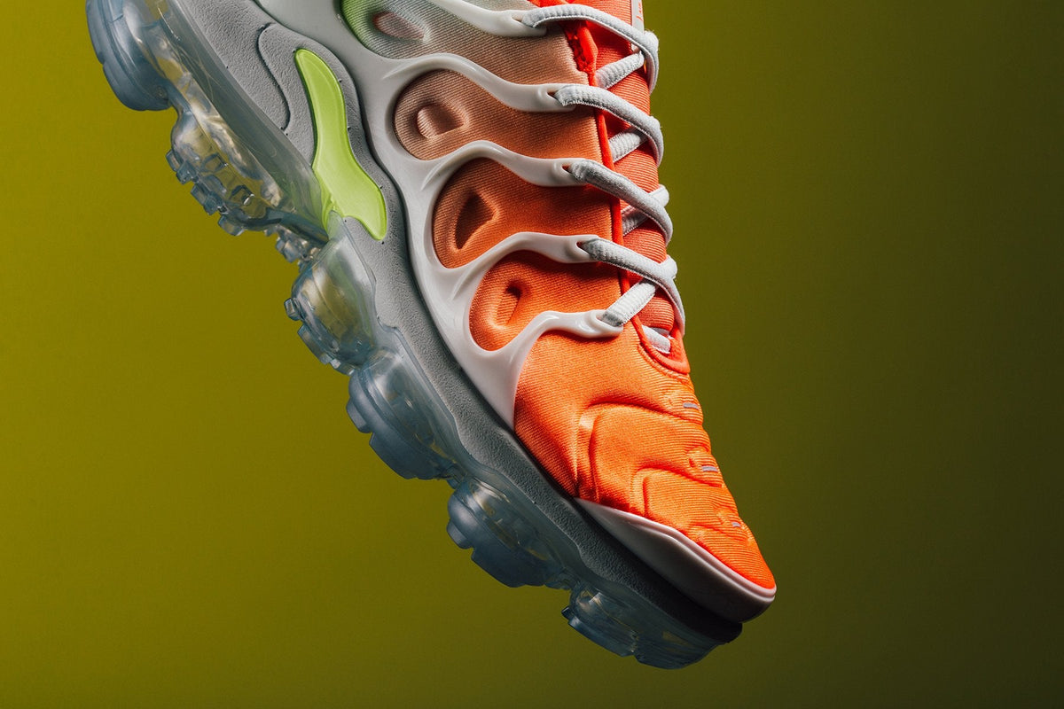 Women's Air VaporMax Plus - Barely Grey/Barely Grey/Total Crimson