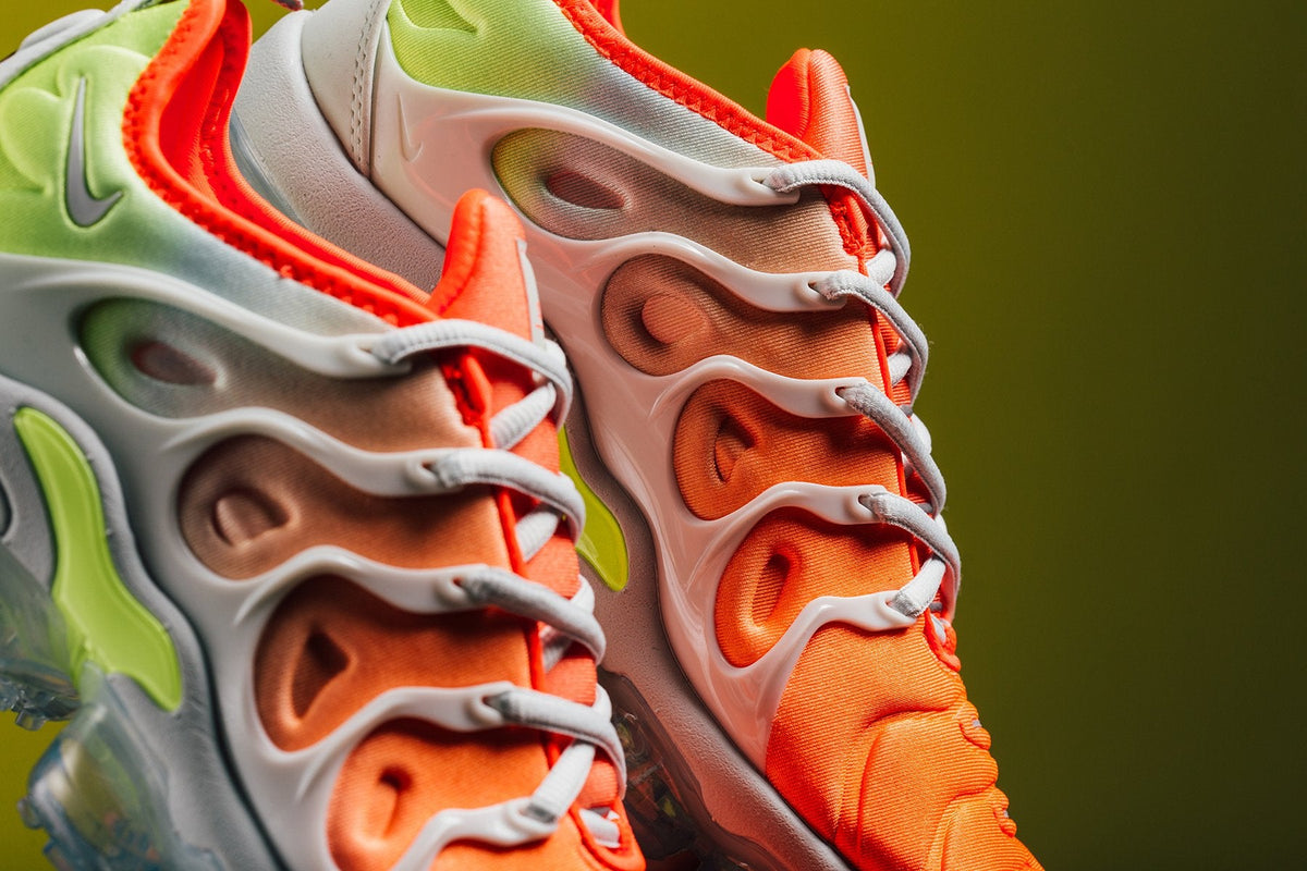 Women's Air VaporMax Plus - Barely Grey/Barely Grey/Total Crimson