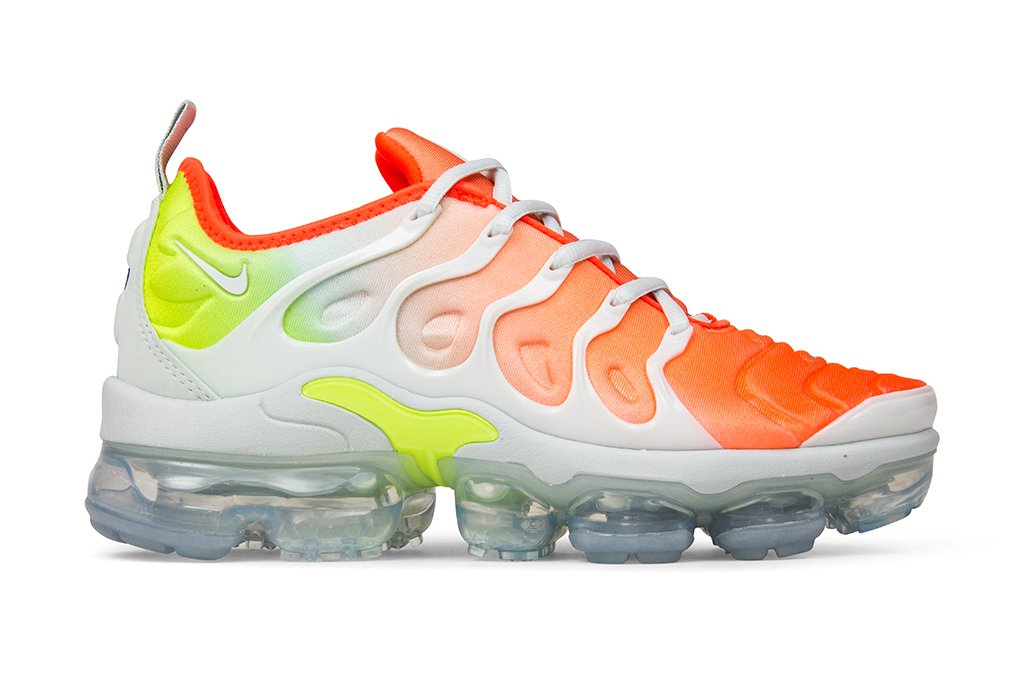 Women's Air VaporMax Plus - Barely Grey/Barely Grey/Total Crimson