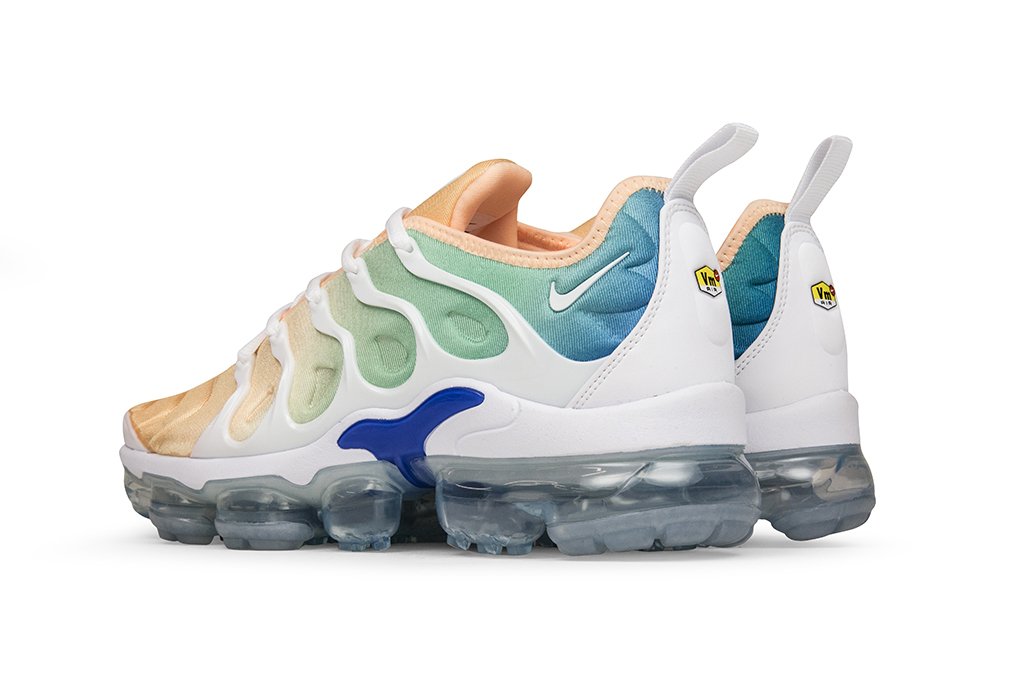 Women's Air VaporMax Plus - White/White/Light Menta/Tangerine Tint