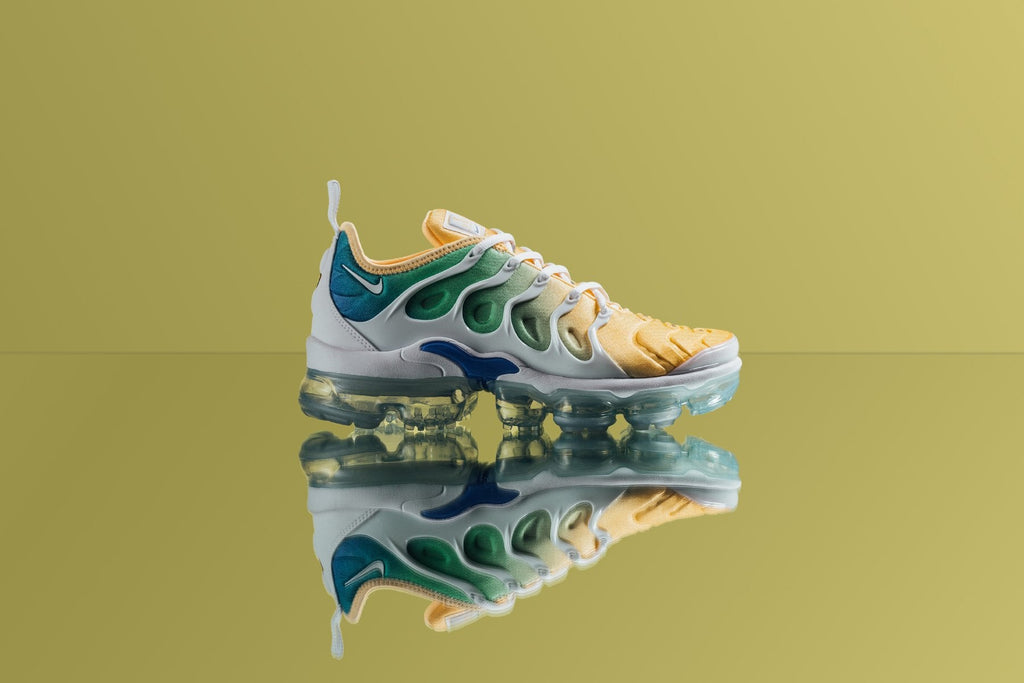 Women's Air VaporMax Plus - White/White/Light Menta/Tangerine Tint