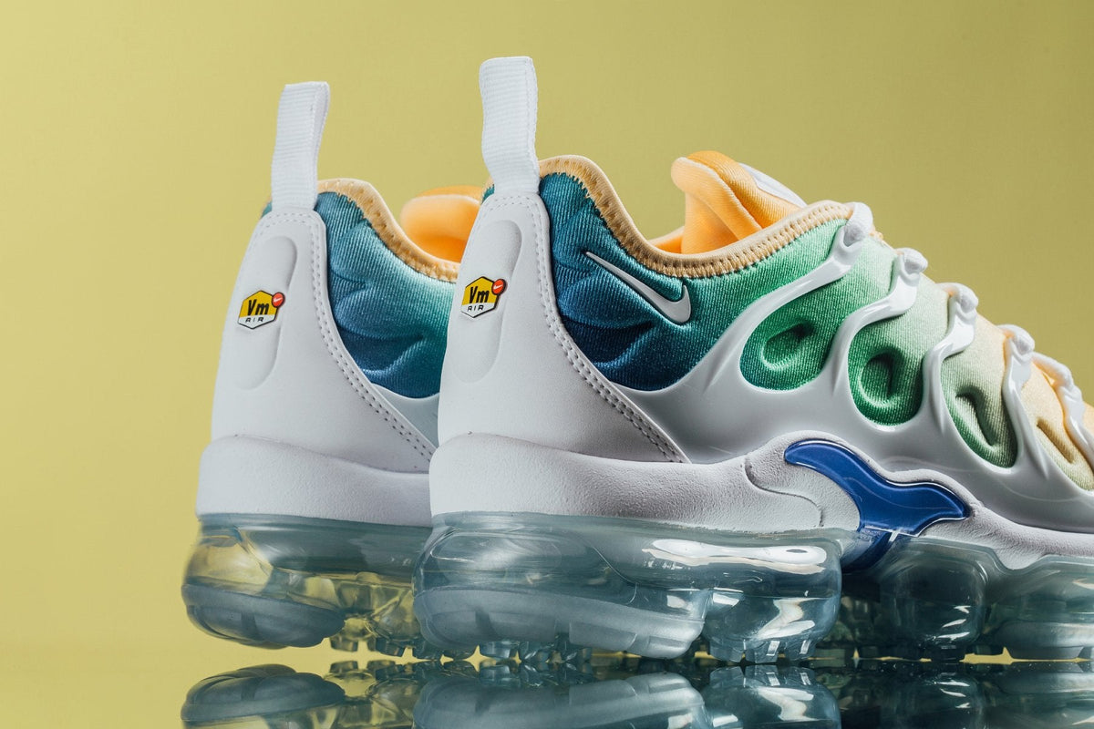 Women's Air VaporMax Plus - White/White/Light Menta/Tangerine Tint