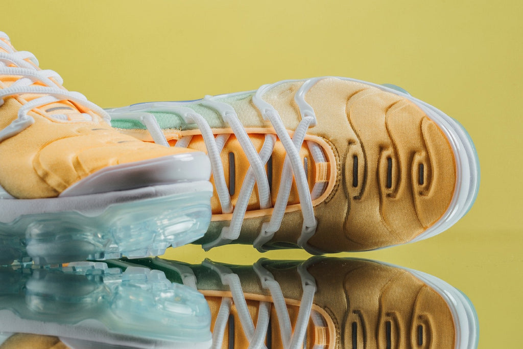 Women's Air VaporMax Plus - White/White/Light Menta/Tangerine Tint
