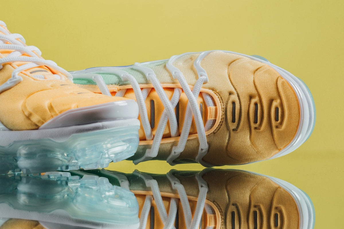 Women's Air VaporMax Plus - White/White/Light Menta/Tangerine Tint